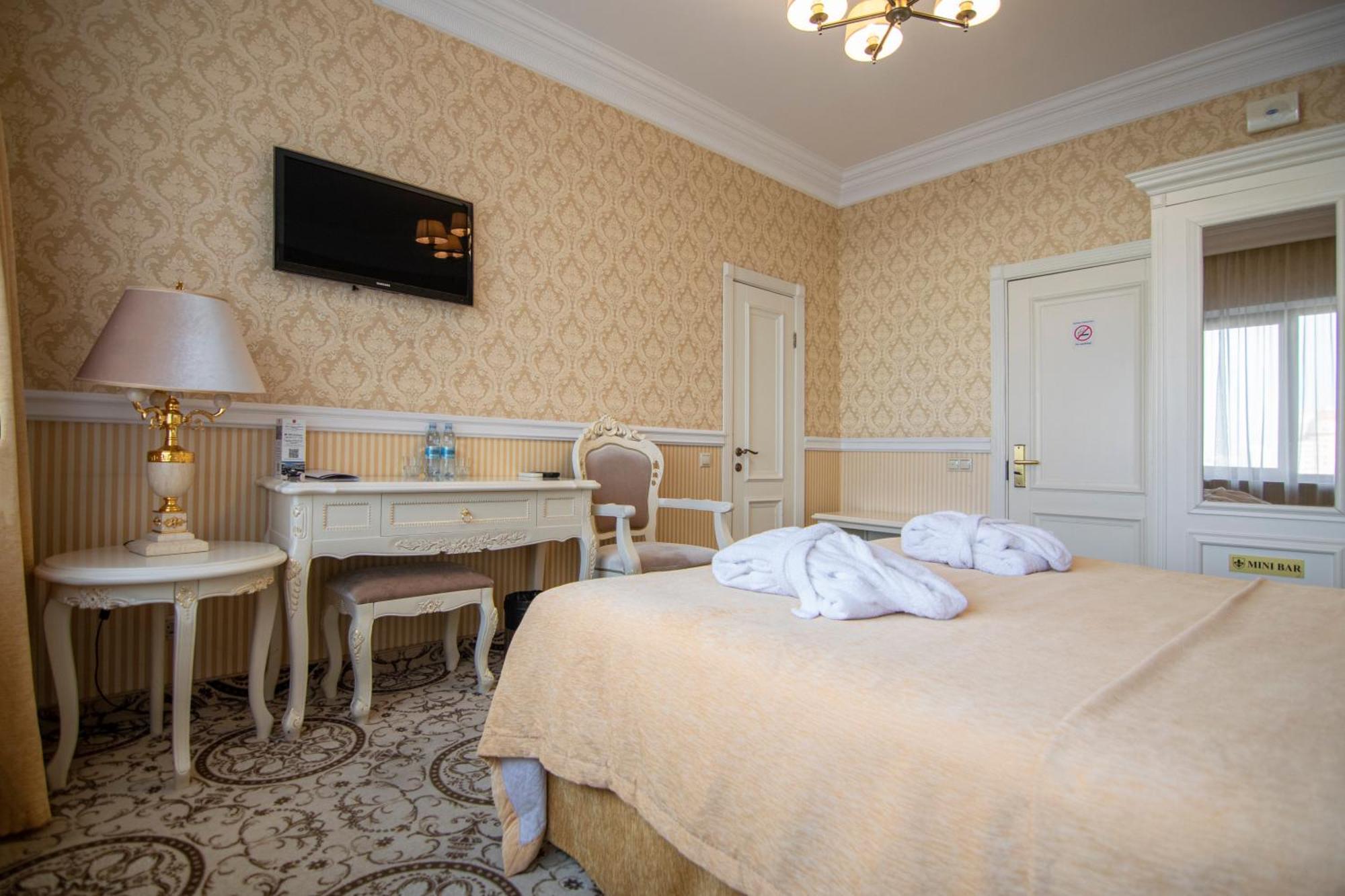 Royal Olympic Hotel Kyiv Exterior photo