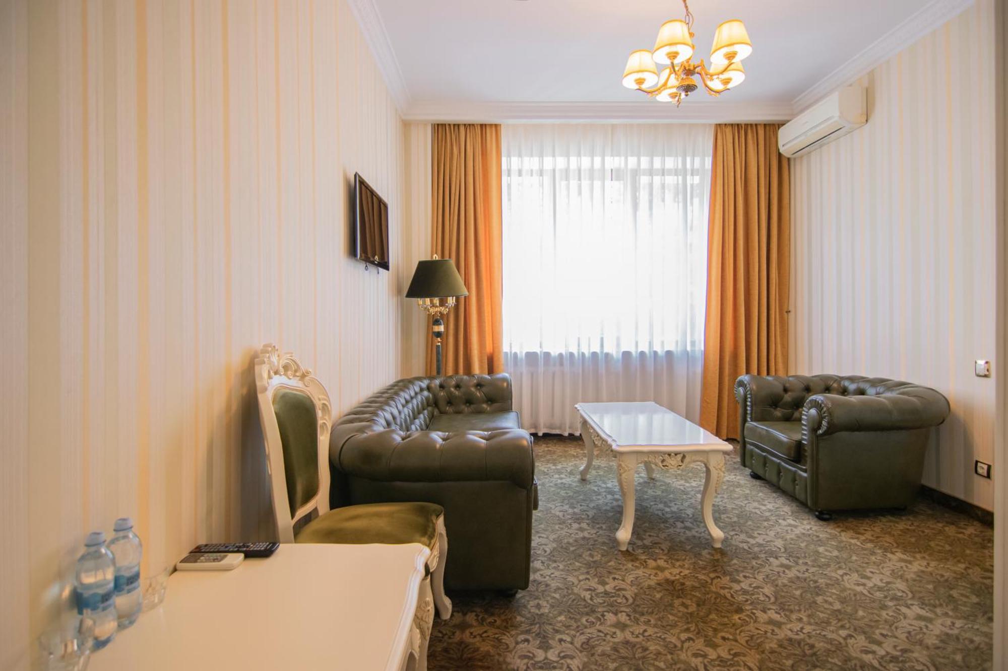 Royal Olympic Hotel Kyiv Exterior photo